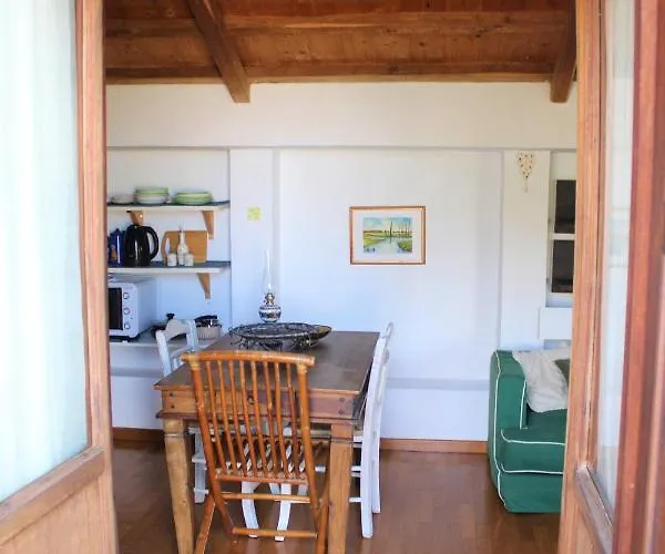 Semesterbostad Olive Yard House *